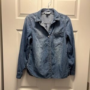 Old Navy Denim Shirt - Size M (EUC)